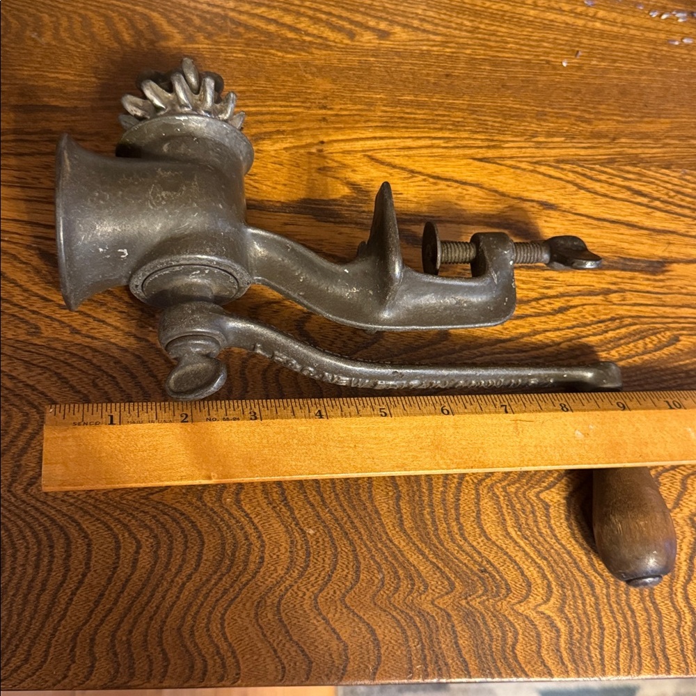 Antique 1900 Rustic Universal Cast Iron Hand Crank Grinder New Britain Conn,USA - Picture 12 of 13